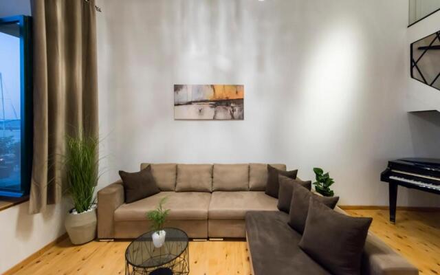Kalamata Aigli Lux Seafront Retreats- Up to 11ppl