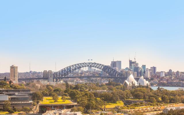Holiday Inn Sydney Potts Point by IHG