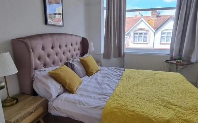 Large 4 Bed Terraced House