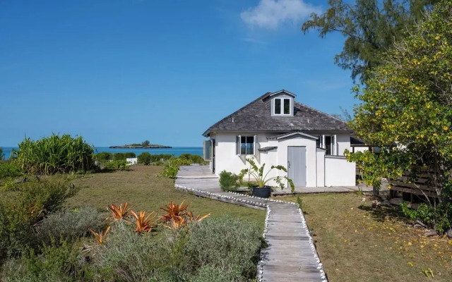 Pink Sands Retreat: Secluded Estate With Pool