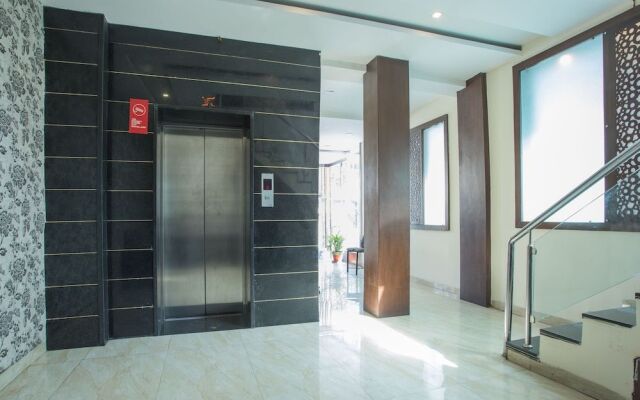 OYO 5738 Hotel Lords Inn