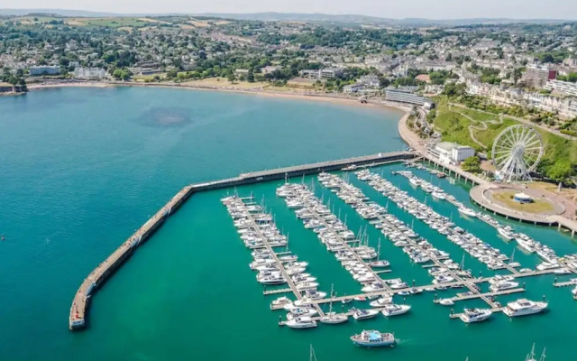 Sandybanks Loft - Penthouse Seaview Apartment on Promenade, Torquay