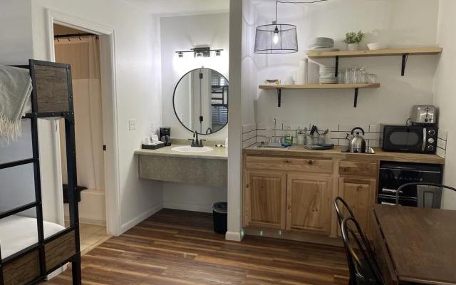 Trailhead Cabins & Lodging