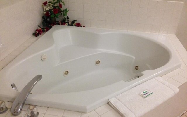 Timberland Inn & Suites