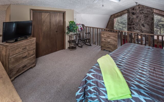 Bear Crossing - Three Bedroom Cabin