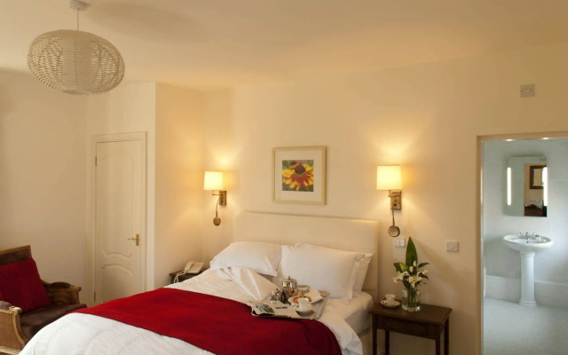 The Raven Hotel