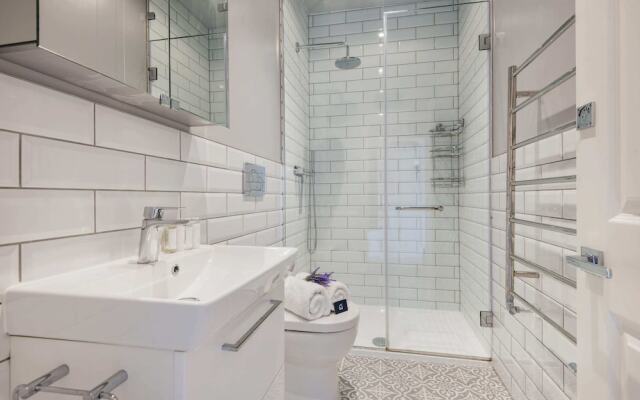 Charming Golborne Escape