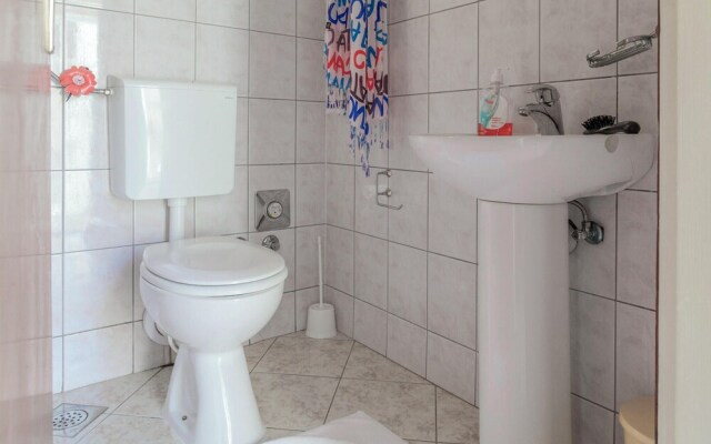 Awesome Apartment in Podstrana With Wifi