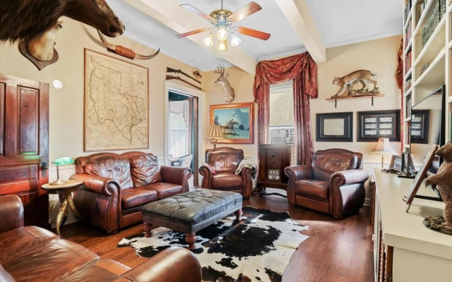 Four Winds Victorian Venue & Suites