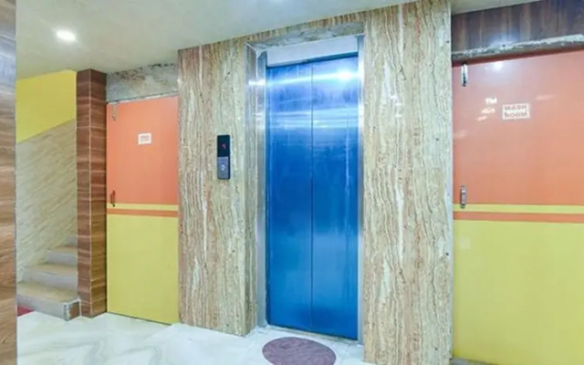 Fabhotel Comfort Inn