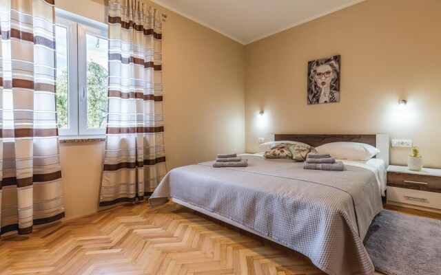 Beautiful Apartment in Liznjan With Wifi and 2 Bedrooms