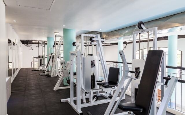 Island Club Hotel & Apartments