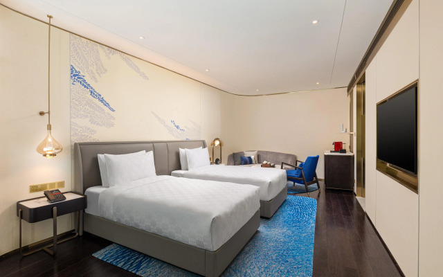 HUALUXE Shanghai Changfeng Park by IHG