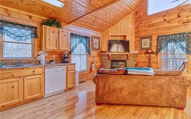 Hummingbird Hideaway - One Bedroom Cabin