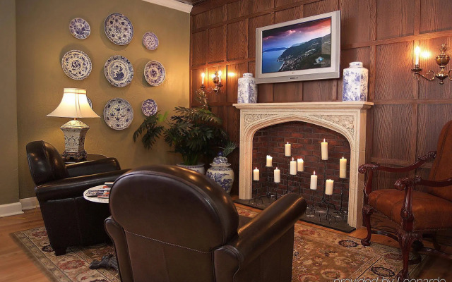 Seven Gables, St. Louis West, a Tribute Portfolio Hotel