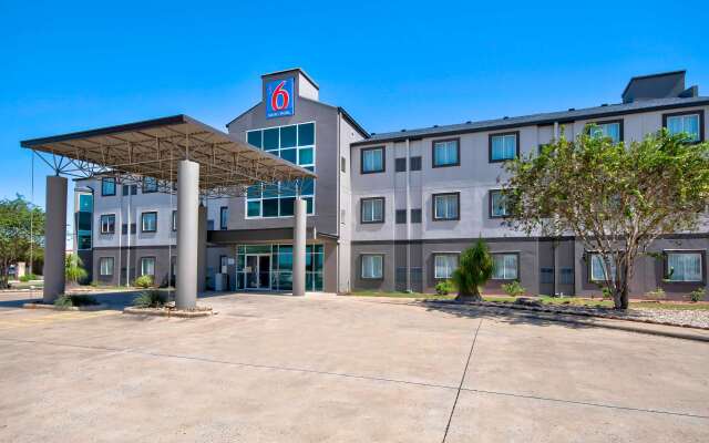 Motel 6 Harlingen, TX