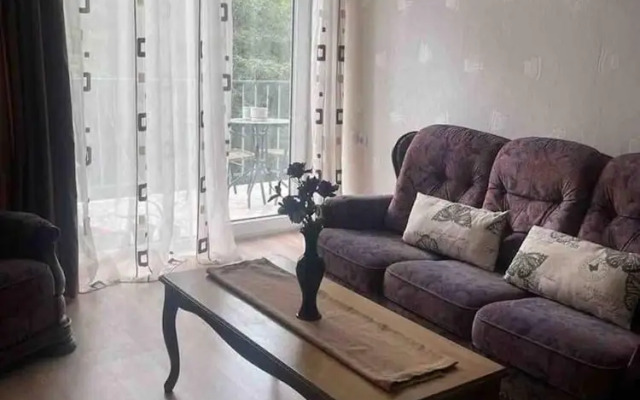 Nearby Chavchavadze ave Sunny Home With Balcony