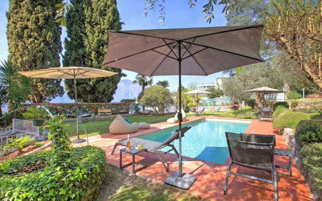 Villa Schlosser Lake Front & Private Pool
