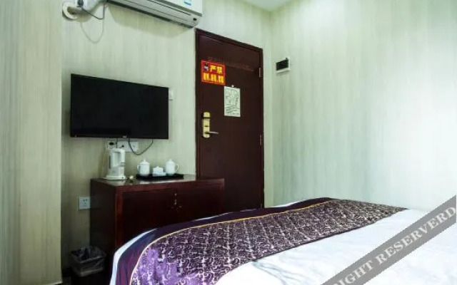 Hyatt Regency Hotel (Houhua Night Market)