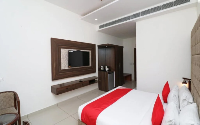 Omang Hotel by OYO Rooms