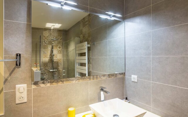 Bright 3BR Apartment With Garden in Gambetta