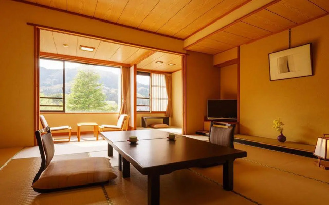 Hotel Hoho "A hotel overlooking the Echigo Plain and the Yahiko mountain range"
