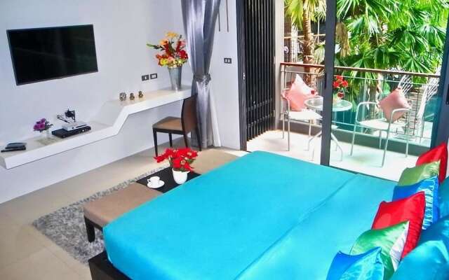 Emerald Terrace - Pool View Studio