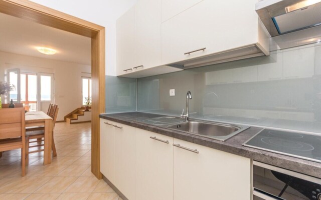 Beautiful Apartment in Maslenica With 2 Bedrooms and Wifi