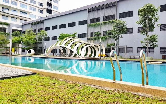 Teiw Family Homestay at Skypod Residence Puchong