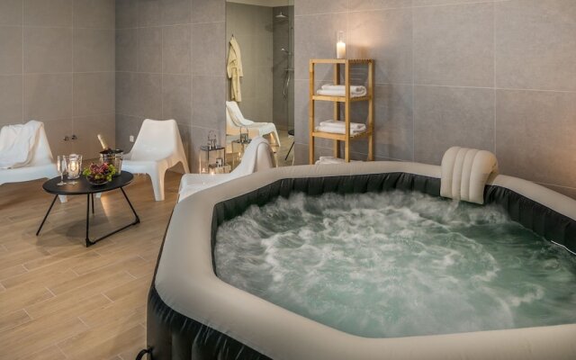 Apartments with Event Space & Hot Tub