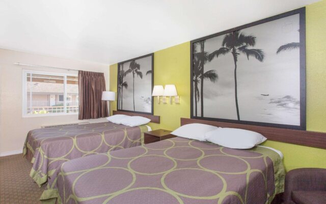 Super 8 by Wyndham Los Angeles/Alhambra