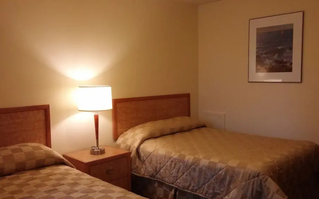 Traveller's Choice Motel