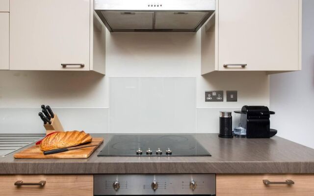 Stylish & Bright 3BR Apartment With Terrace