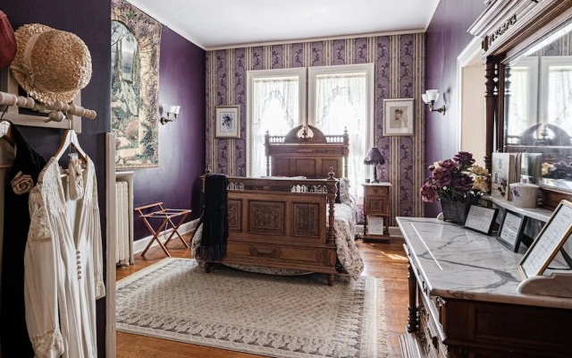 Vrooman Mansion B&B