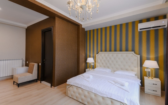 Golden Globe Villa