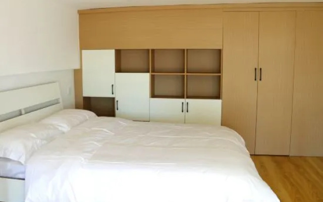 Duben Xiong Rizu Apartment