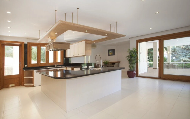 Charming Villa In The Exclusivity Of Son Vida