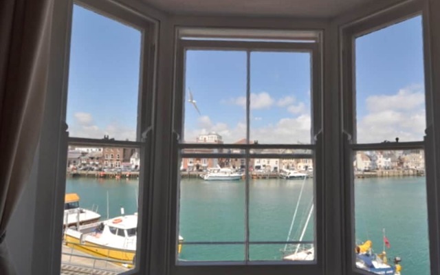Artists Harbour View 2