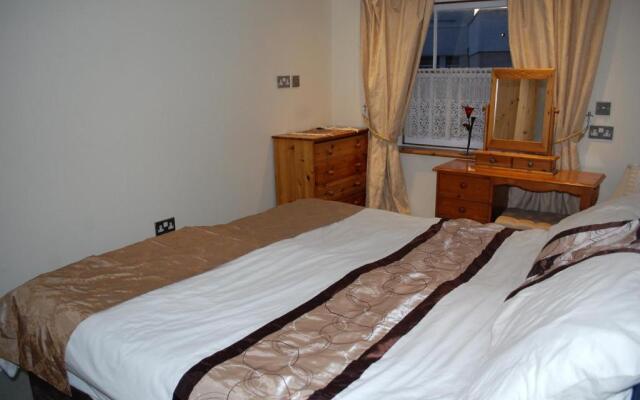 Broxbourne Two-Bedroom Apartment Close To Amenities