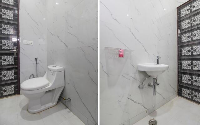 OYO 65596 Hotel Hira Ganga