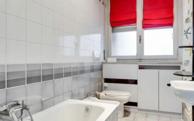 MM Bernini Roomy Apartment