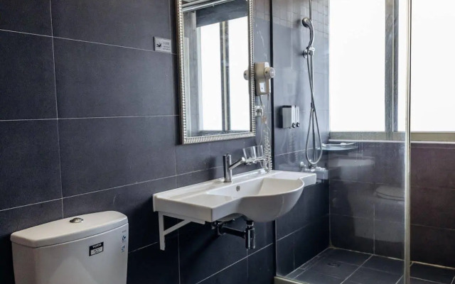 Mou Hotel Luchuan