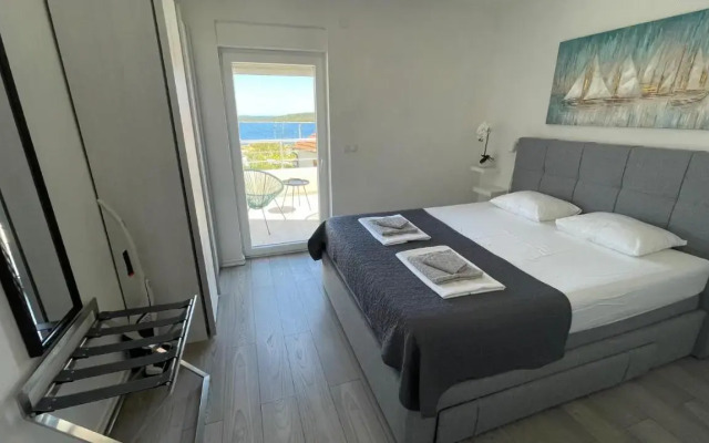Visit Aylin Vis