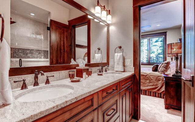 Rocky Mountain Lodge