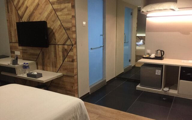 Embassy Hotel  Service Apartment