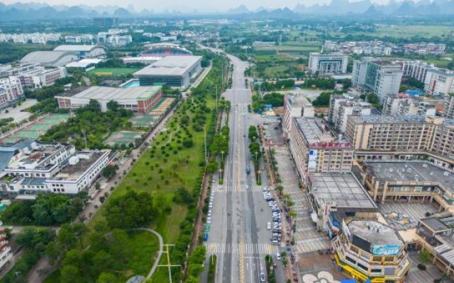 Guilin Theme Hotel (Yanshan Campus of Guangxi Normal University)