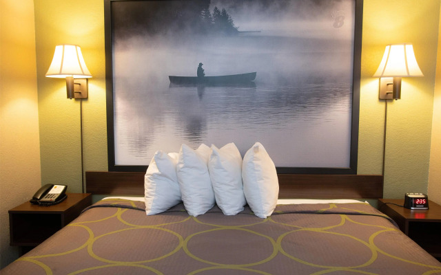 Super 8 by Wyndham Mississauga