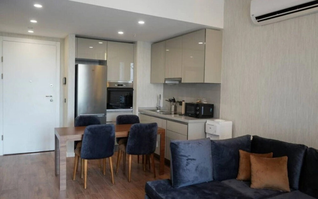 Lovely 1+1 Apartment w/Terrace near MaIl of IST