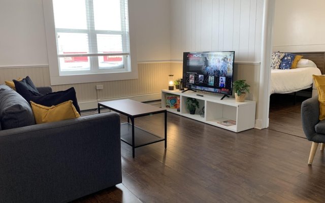 Large 1-bedroom Condo Downtown Wifi Smart TV