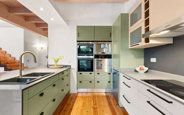 Higgo Crescent Villa